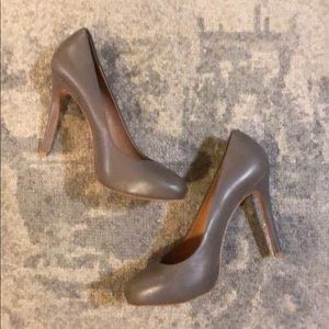 Ann Taylor Gray Platform Heels Size 7